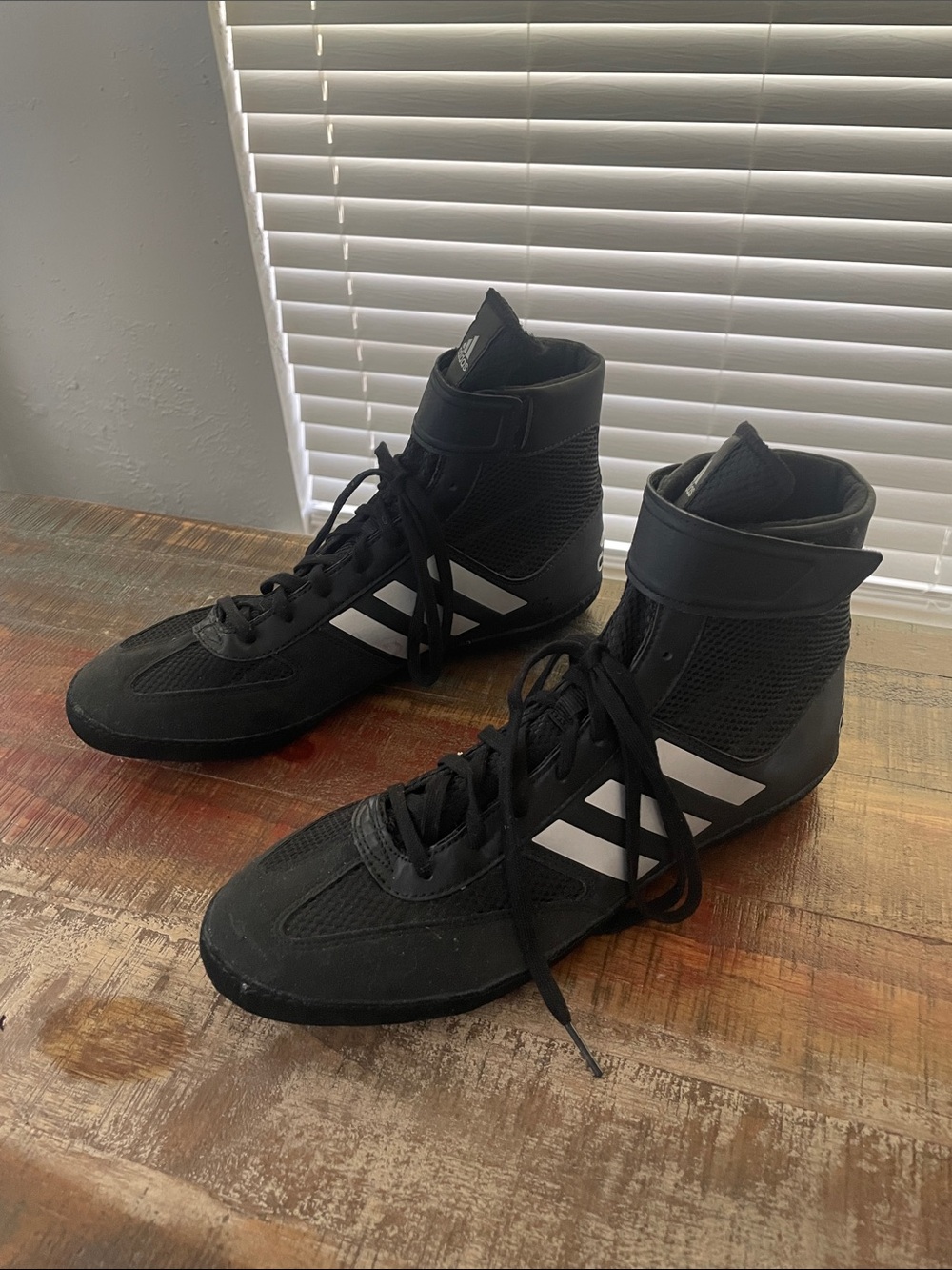 adidas Men’s Black High-Top Lace-Up Wrestling Shoes with Ankle Strap - Picture 2 of 6
